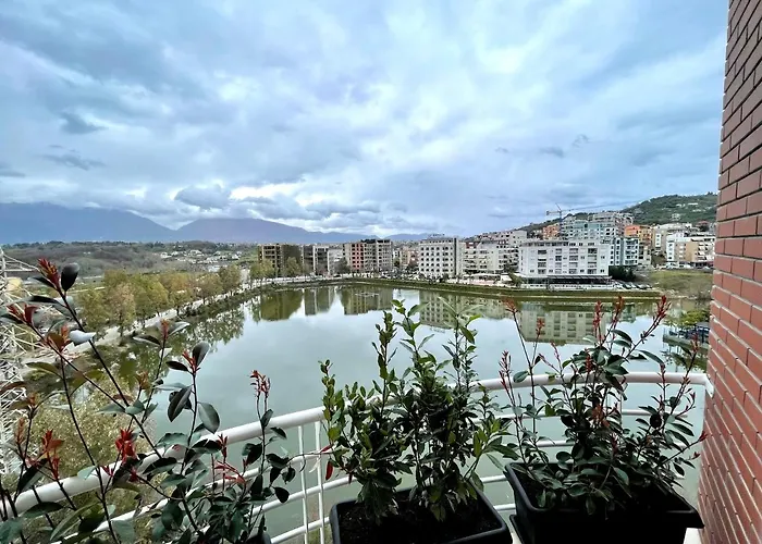 Queen\'S Luxury Apartments Lake